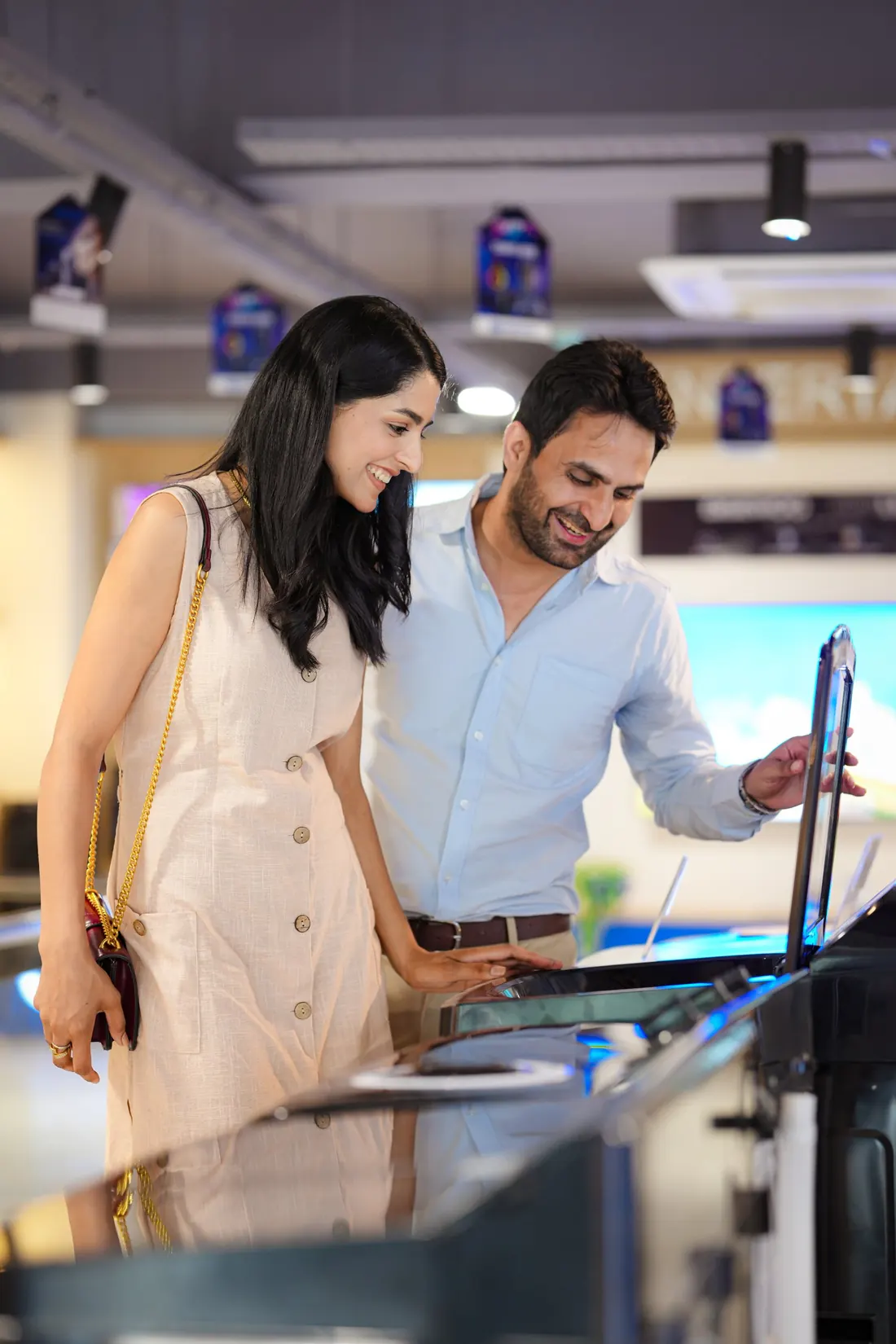 A couple choosing a Daewoo washing machine